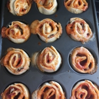 These muffin-tin pizza rolls are the perfect back-to-school lunch! : Laurie Barker Jackman